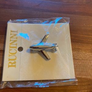Airplane pin, silver tone